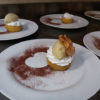 Bei der kulinarischen Woche ist auch ein Kochkurs im Programm. Tris di Mela featured Apfel in 3 Konsistenzen: gebacken, getrocknet und als Eiscreme